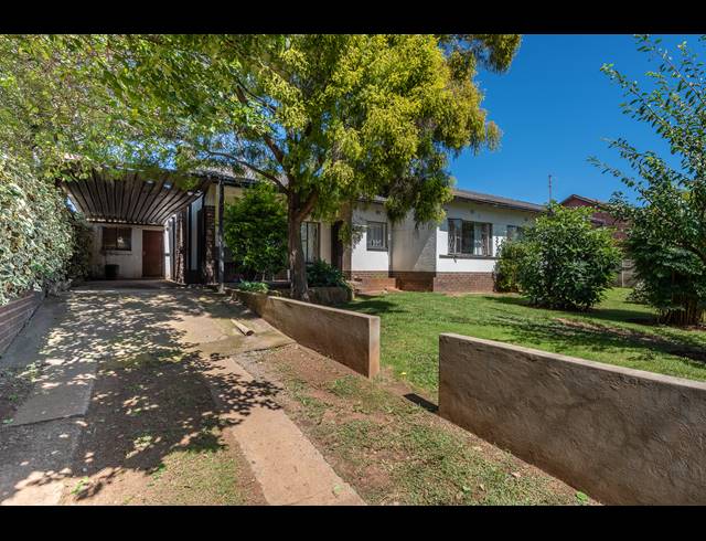 3 BEDROOM FREEHOLD FOR SALE IN DINWIDDIE